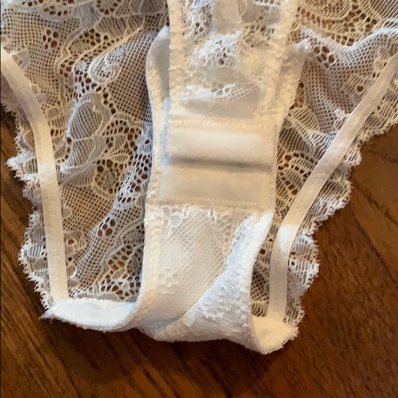Lingerie white lace - Picture 2 of 3